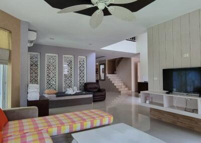 7Bedrooms House for Sale in Najomtien