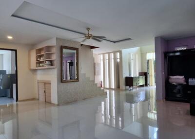 7Bedrooms House for Sale in Najomtien