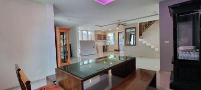 7Bedrooms House for Sale in Najomtien