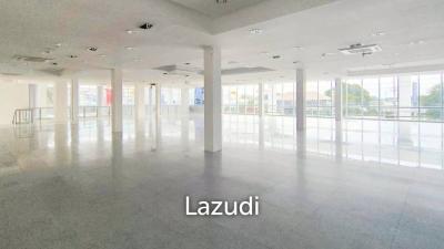 Retail space for rent in Srinakarin