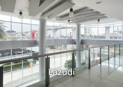 Retail space for rent in Srinakarin