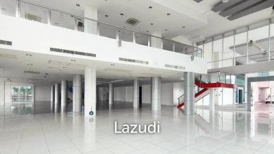 Retail space for rent in Srinakarin