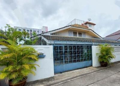 Detached House, Near KIS International School, Huai Khwang