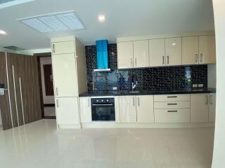 2 Bedrooms Condo in Grand Avenue Central Pattaya C011081