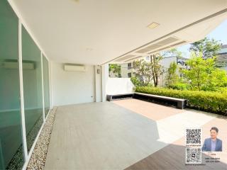 Selling a modern-style house in a village with a swimming pool, located in Thonglor Soi (Sukhumvit 55).