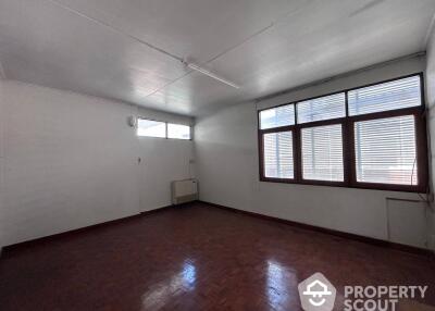 5-BR House close to Thong Lo