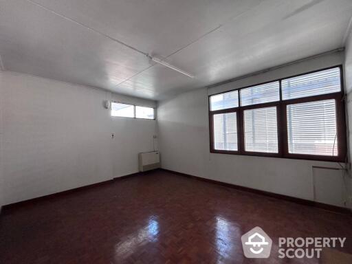 5-BR House close to Thong Lo