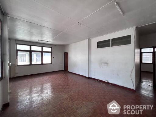 5-BR House close to Thong Lo