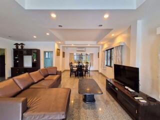 4 Bedrooms Villa / Single House in Eakmongkol Thepprasit Jomtien H011260