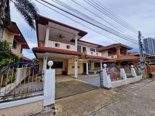 4 Bedrooms Villa / Single House in Eakmongkol Thepprasit Jomtien H011260