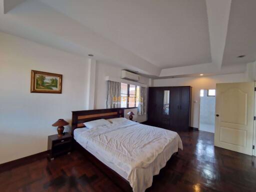 4 Bedrooms Villa / Single House in Eakmongkol Thepprasit Jomtien H011260