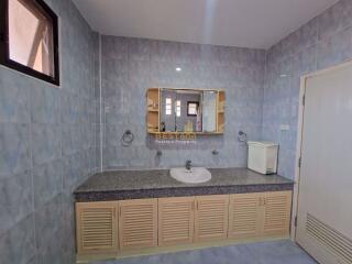 4 Bedrooms Villa / Single House in Eakmongkol Thepprasit Jomtien H011260