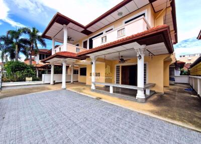 4 Bedrooms Villa / Single House in Eakmongkol Thepprasit Jomtien H011260