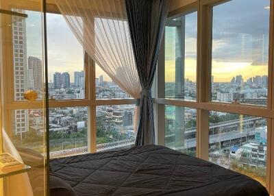 2-BR Condo at The River Condominium near BTS Saphan Taksin