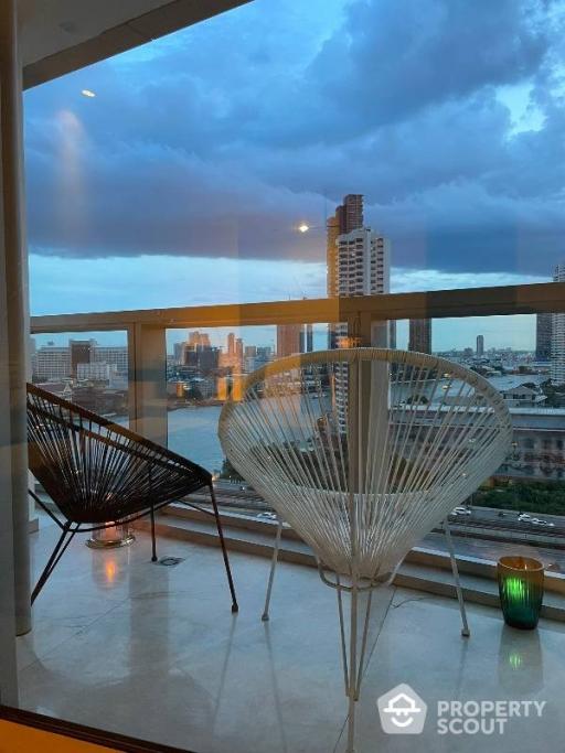 2-BR Condo at The River Condominium near BTS Saphan Taksin