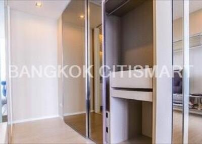 Condo at The Room Sukhumvit 21 for rent