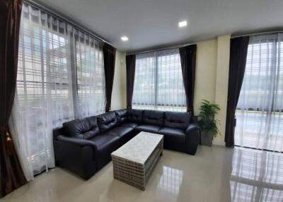 Nong Pla Lai 3Bedrooms House for Sale