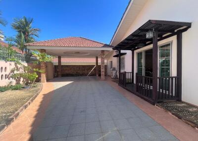 4 Bedrooms House for Sale in Pattaya