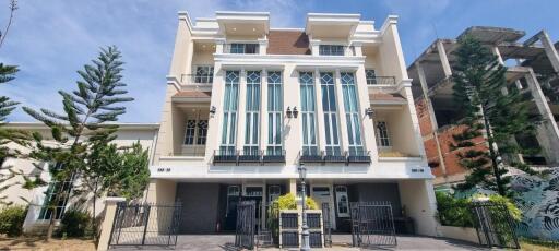 4 Storey House in South Pattaya for Sale