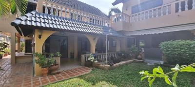 Central Pattaya 2 Storey House for Sale