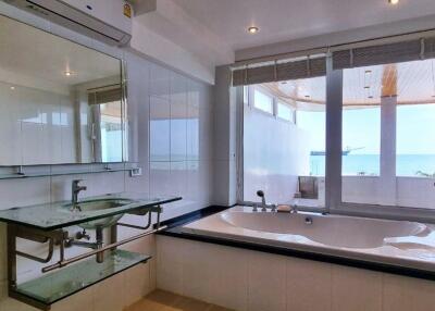 Beachfront Apartment in Jomtien for Sale