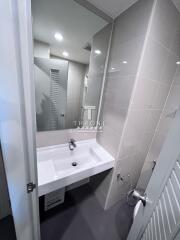Modern bathroom with white sink and wall mirror