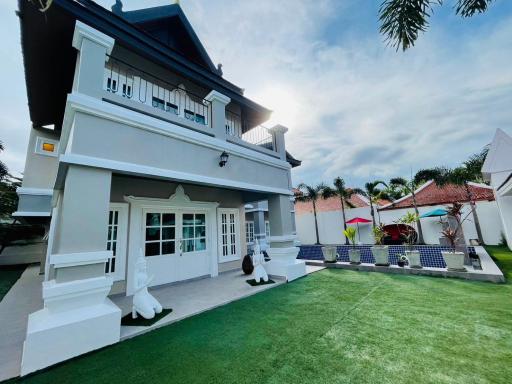 6 Bedrooms East Pattaya House for Sale