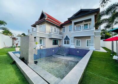 6 Bedrooms East Pattaya House for Sale