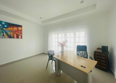 6 Bedrooms East Pattaya House for Sale