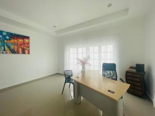 6 Bedrooms East Pattaya House for Sale