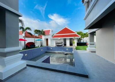 6 Bedrooms East Pattaya House for Sale