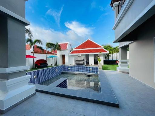 6 Bedrooms East Pattaya House for Sale