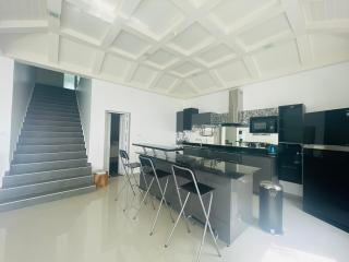 6 Bedrooms East Pattaya House for Sale