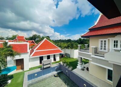 6 Bedrooms East Pattaya House for Sale