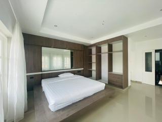 6 Bedrooms East Pattaya House for Sale