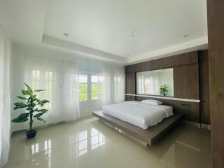 6 Bedrooms East Pattaya House for Sale