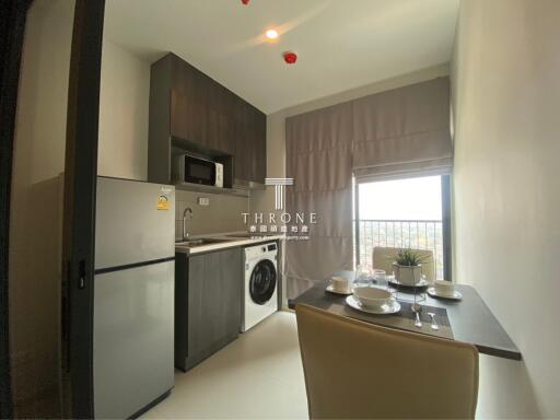 Modern kitchen with dining area