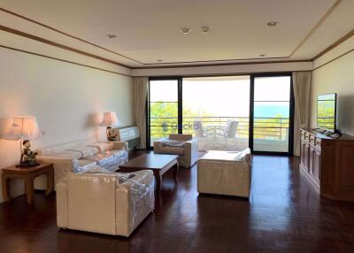 3 Bedrooms Condo in Royal Cliff Garden Pratumnak C010477