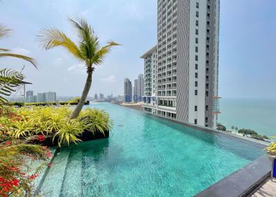 2 Bedrooms Condo in The Riviera Wong Amat Beach Wongamat C009636