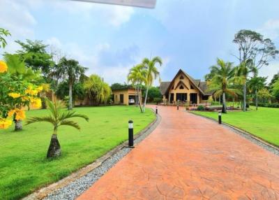 Big Land House for Sale in Sattahip