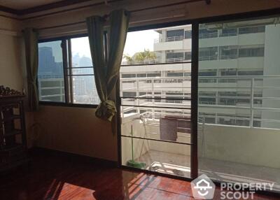 1-BR Condo at Saranjai Mansion Condominium near BTS Nana