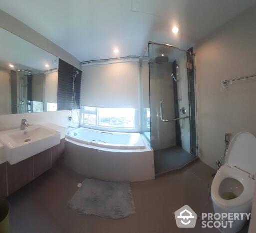 1-BR Condo at The Crest Sukhumvit 49 near BTS Thong Lor