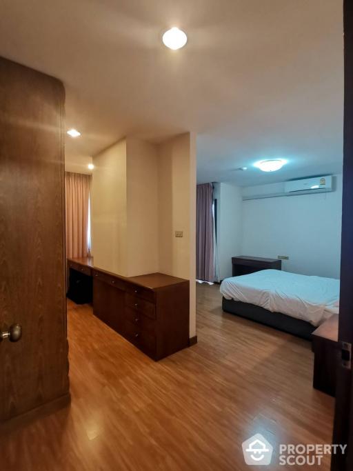 2-BR Condo at United Tower Condominium near BTS Thong Lor (ID 426252)