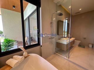 4 Bedrooms House in Prime Habitat Pool Villa East Pattaya H011098