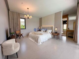 4 Bedrooms House in Prime Habitat Pool Villa East Pattaya H011098