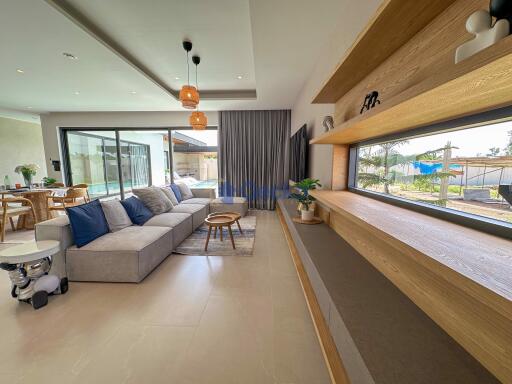 4 Bedrooms House in Prime Habitat Pool Villa East Pattaya H011098