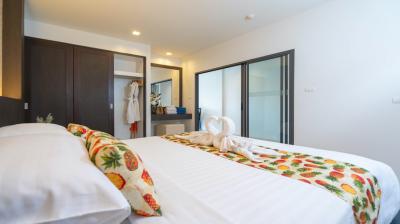 One-bed room Suite Pool Access Modern Luxury