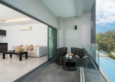 One-bed room Suite Pool Access Modern Luxury