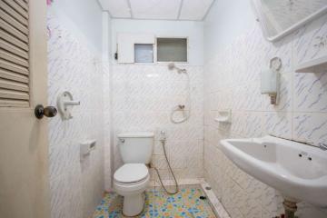 3 ห้องนอน, 2 ห้องน้ำ บ้าน ราคา ฿ 10,000/เดือน