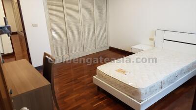 Spacious 3-Bedrooms Apartment with balcony - Wireless Road - Ploenchit